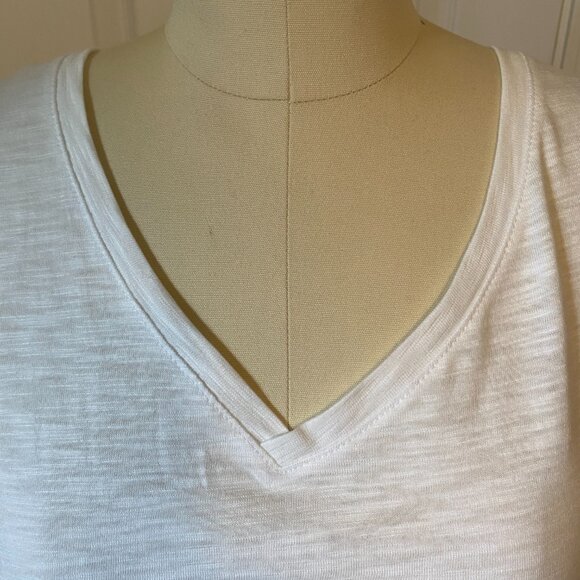 Chico's V-neck White T-shirt NWT (XL) - Picture 2 of 4